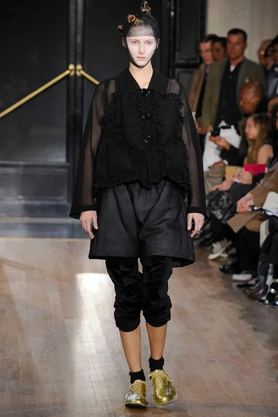 Look 30